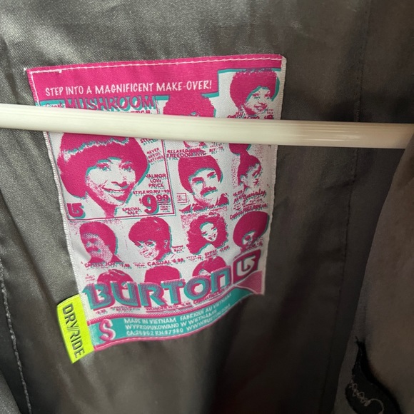 Burton women’s ski jacket - like new - Picture 3 of 7